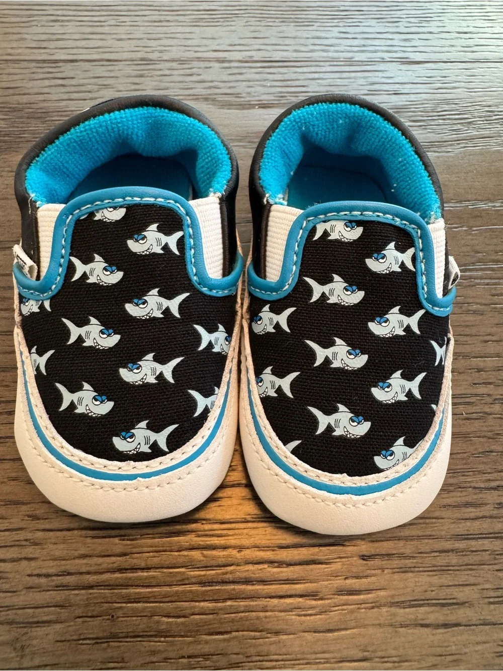 Vans Baby Shark-Print Slip-On Shoes - Black & Blue